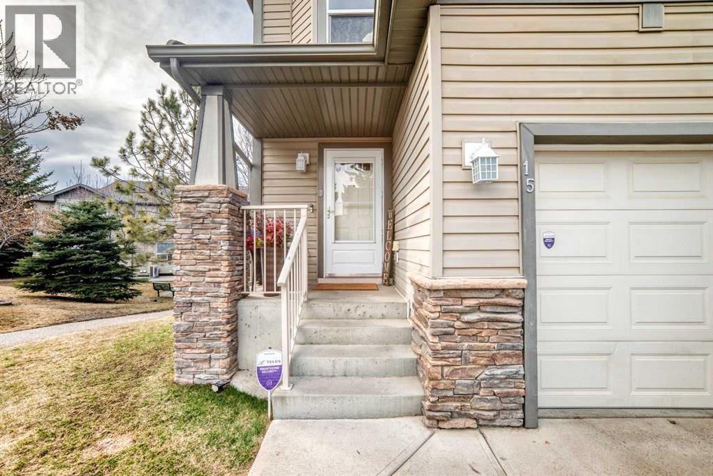 15 Spring Meadows Bay, Okotoks, Alberta  T1S 2G8 - Photo 3 - A2303115