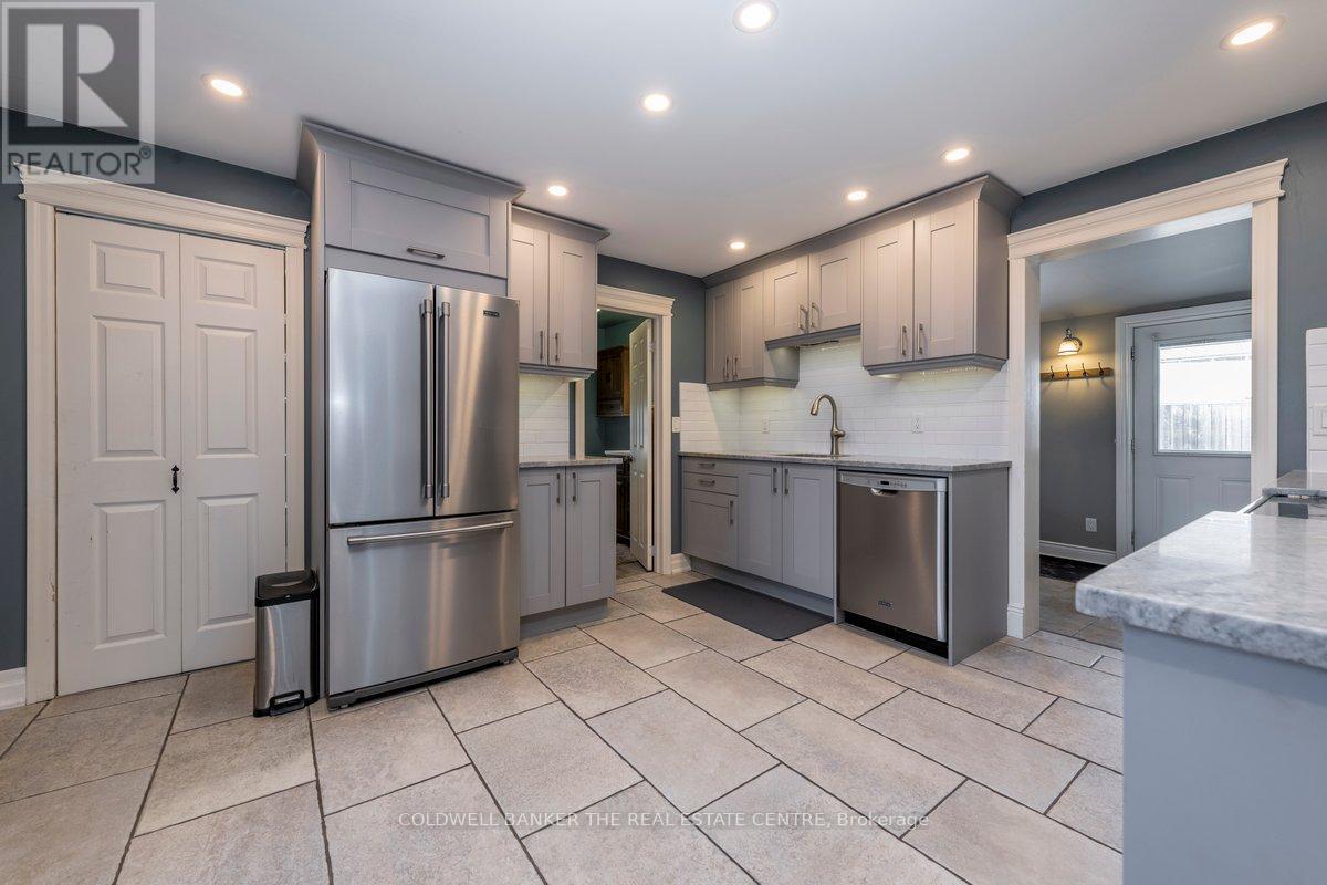 46 Park Street, Barrie, Ontario  L4N 1H5 - Photo 4 - S13043680