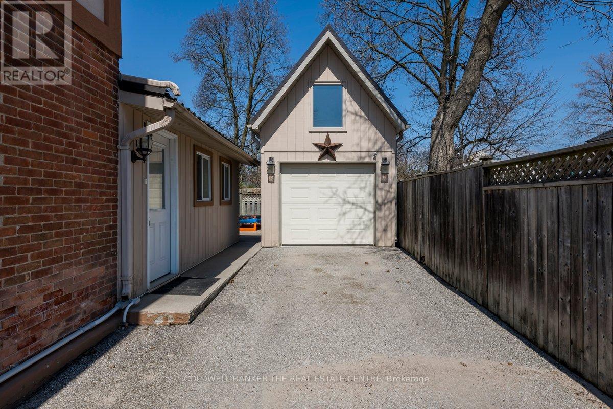 46 Park Street, Barrie, Ontario  L4N 1H5 - Photo 3 - S13043680