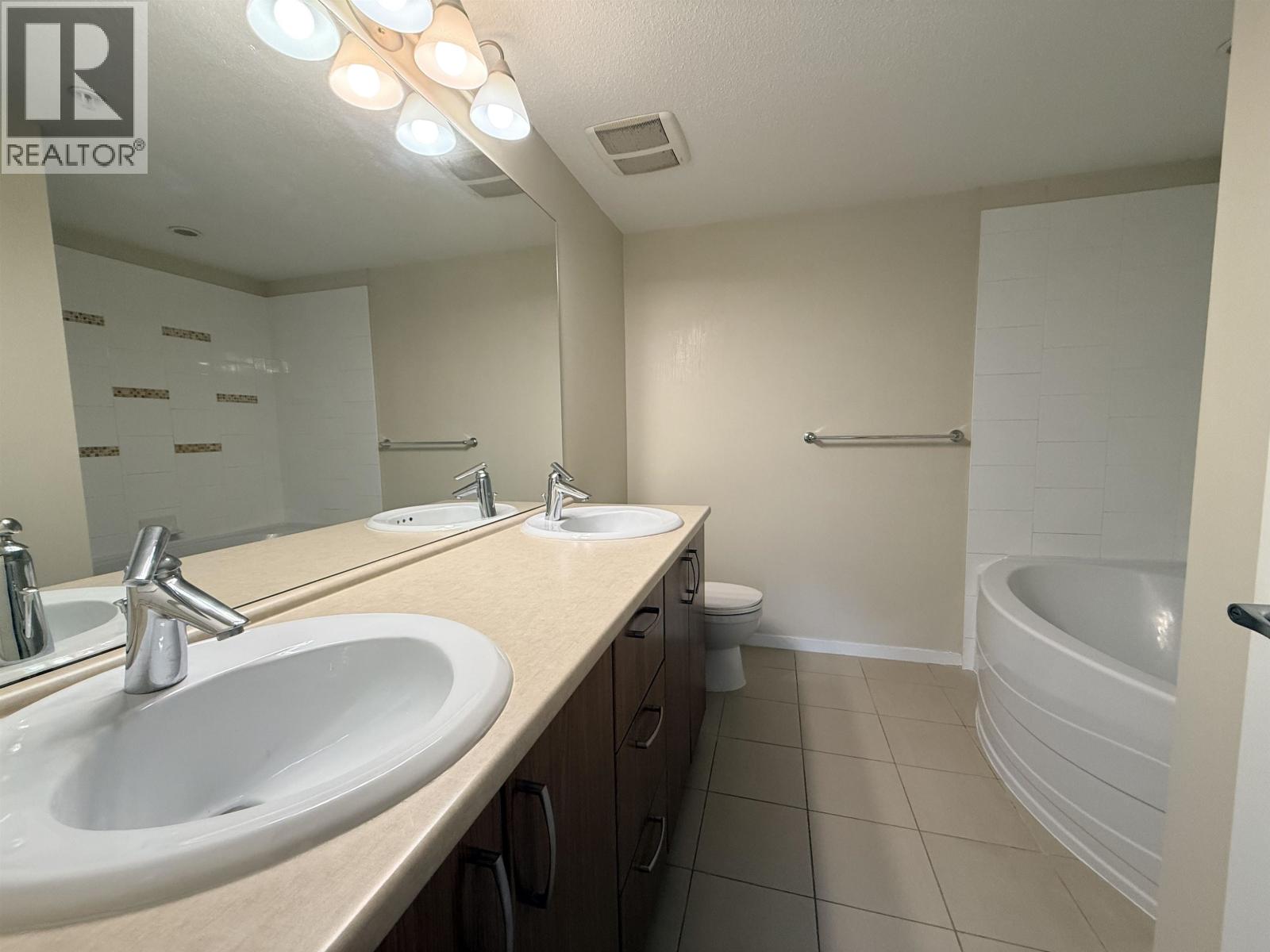 215 3110 Dayanee Springs Boulevard, Coquitlam, British Columbia  V3E 0B4 - Photo 14 - R3102048