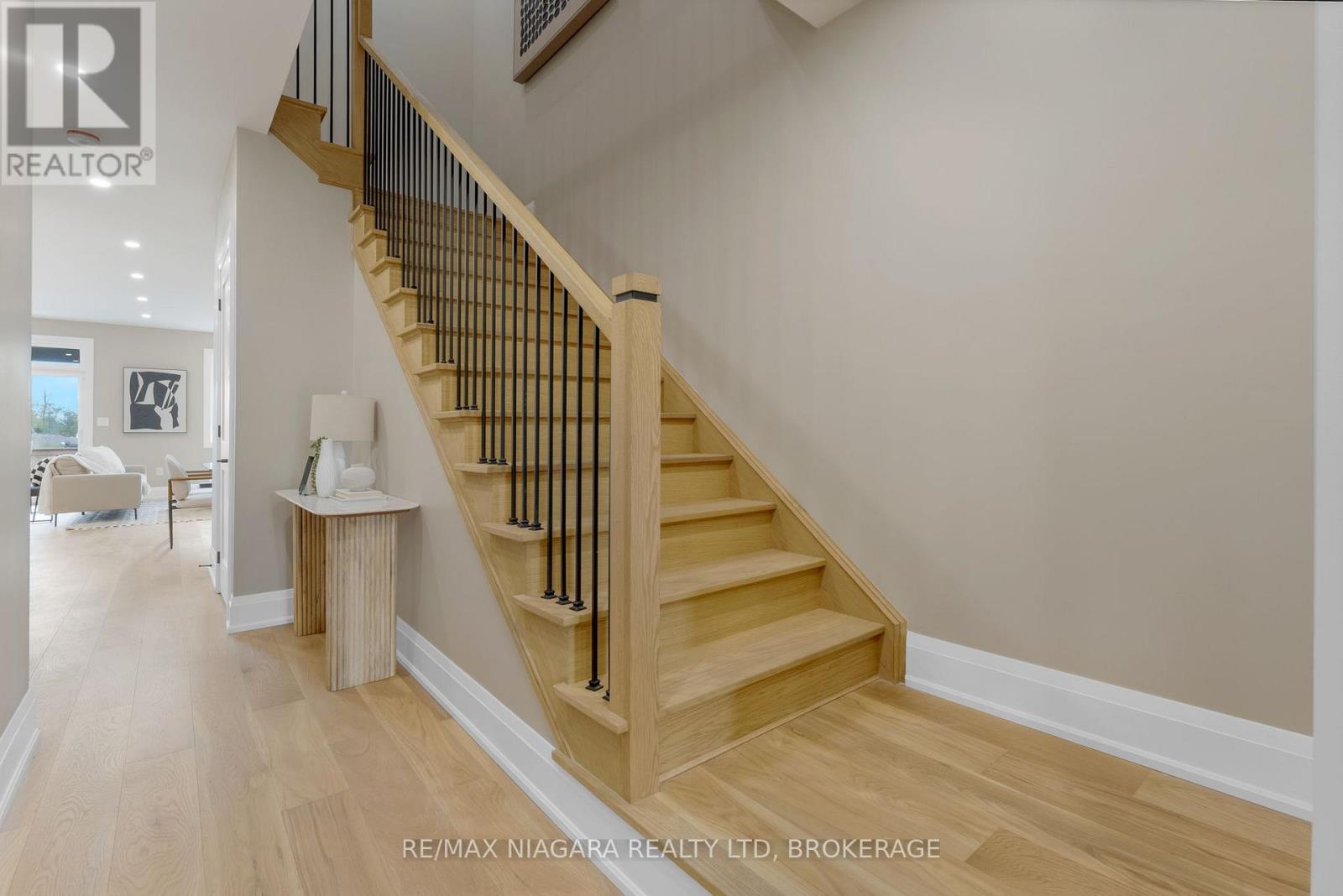 6208 Curlin Crescent, Niagara Falls, Ontario  L2H 0B8 - Photo 3 - X13043806