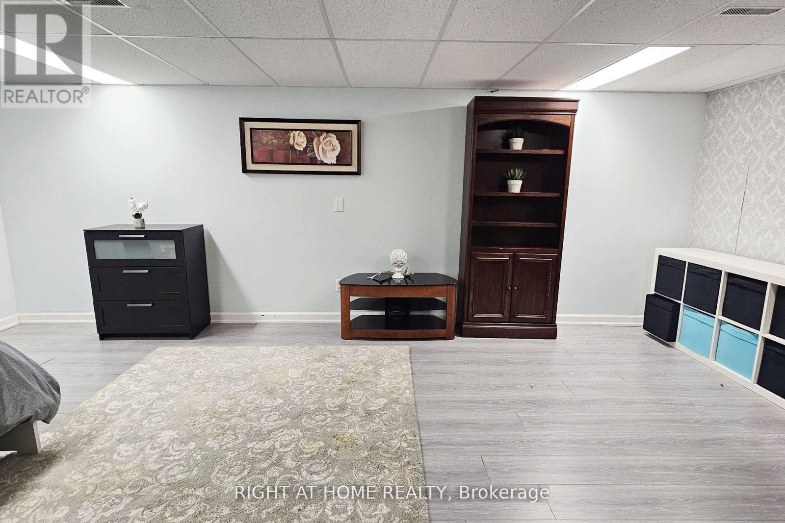 Lower - 58 Caines Avenue, Toronto, Ontario  M2R 2L3 - Photo 11 - C13043754