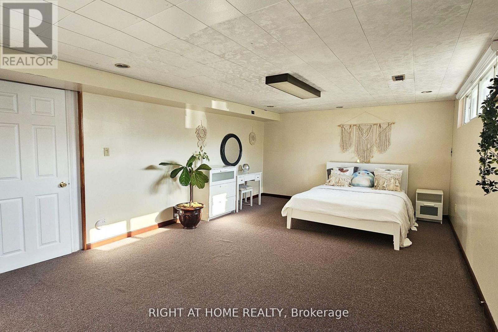 Lower - 58 Caines Avenue, Toronto, Ontario  M2R 2L3 - Photo 3 - C13043754