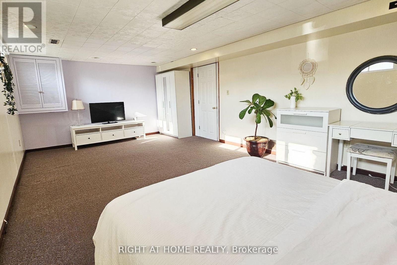 Lower - 58 Caines Avenue, Toronto, Ontario  M2R 2L3 - Photo 4 - C13043754