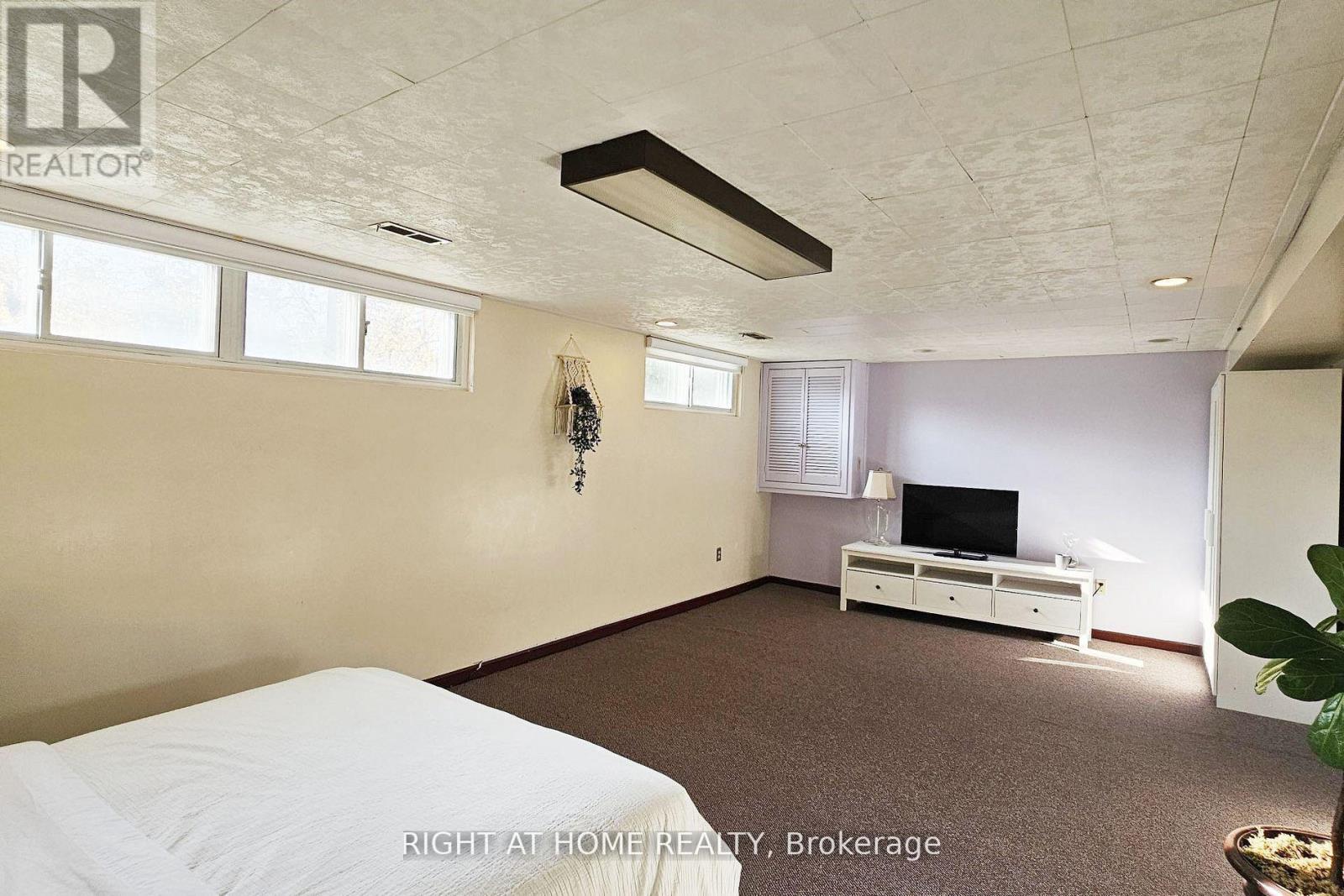 Lower - 58 Caines Avenue, Toronto, Ontario  M2R 2L3 - Photo 5 - C13043754