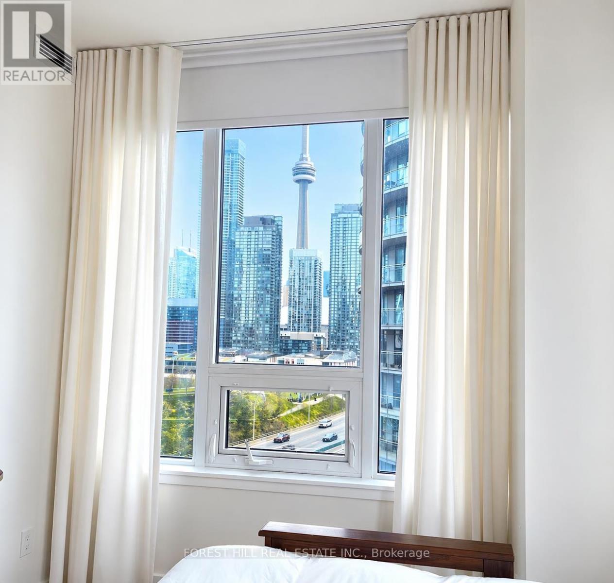 1215 - 17 BATHURST STREET Toronto (Waterfront Communities), ON M5V 0N1