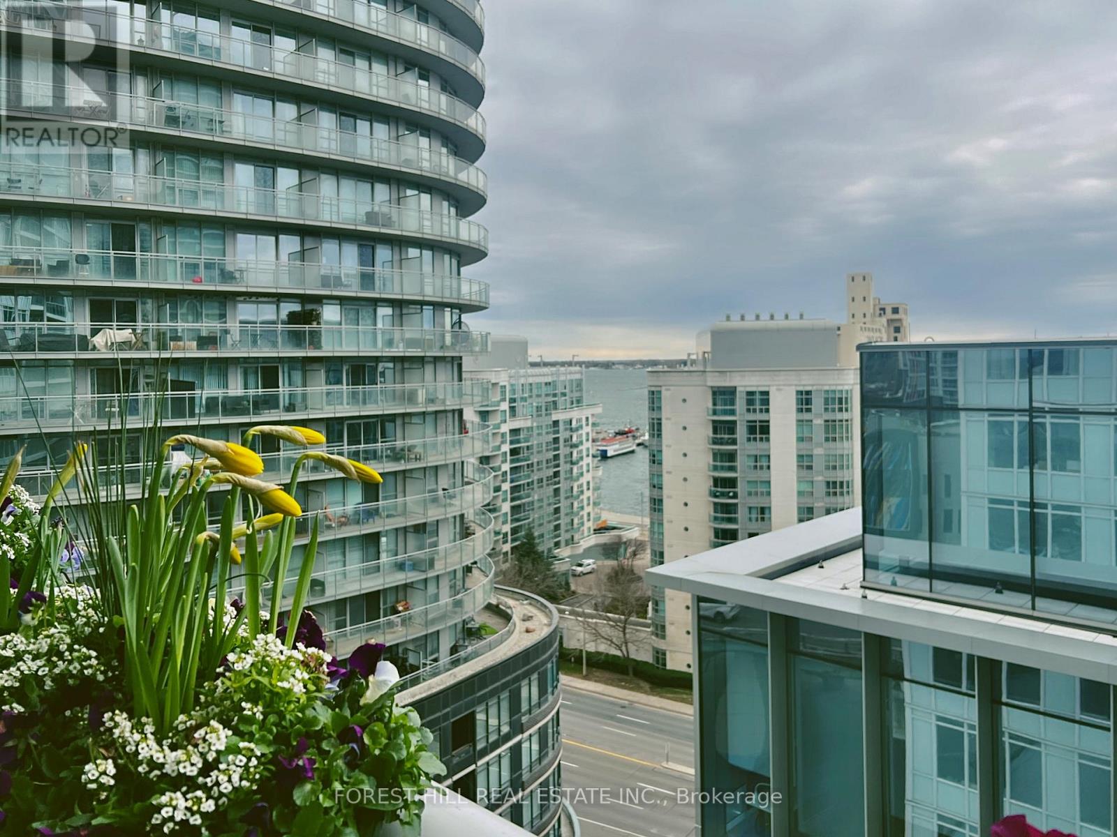 1215 - 17 BATHURST STREET Toronto (Waterfront Communities), ON M5V 0N1