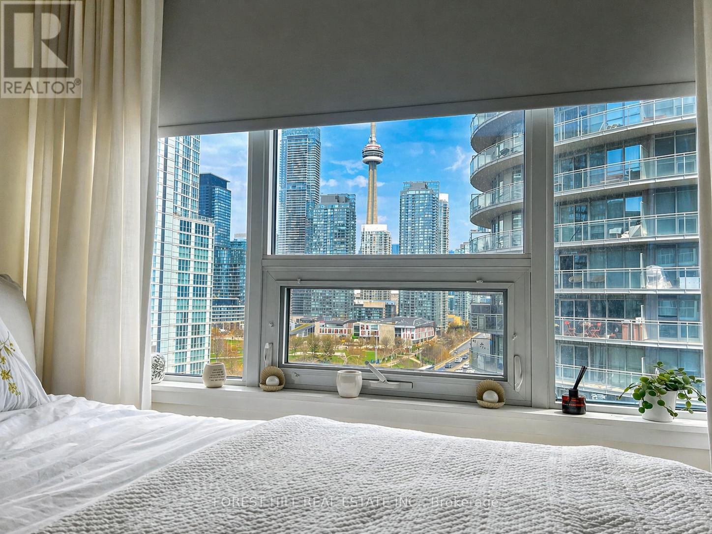 1215 - 17 BATHURST STREET Toronto (Waterfront Communities), ON M5V 0N1