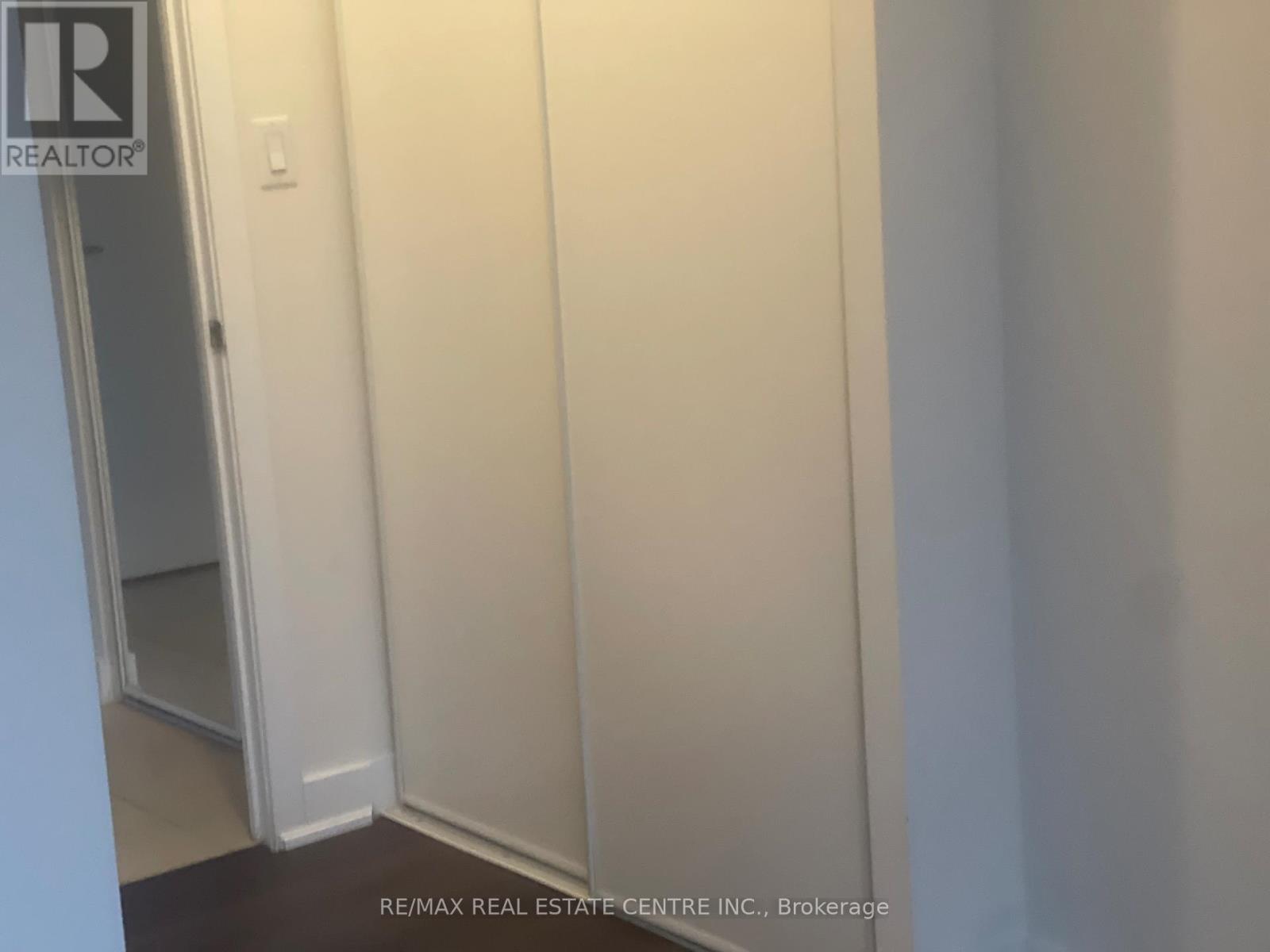 3207 - 4070 Confederation Parkway, Mississauga, Ontario  L5B 0E9 - Photo 14 - W12945594