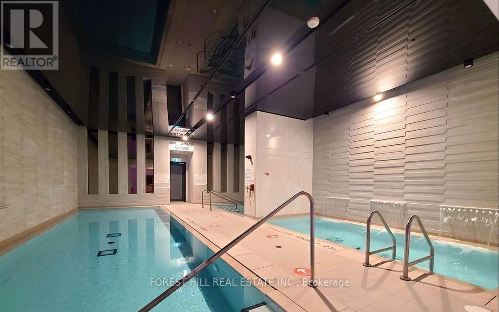 1215 - 17 BATHURST STREET Toronto (Waterfront Communities), ON M5V 0N1