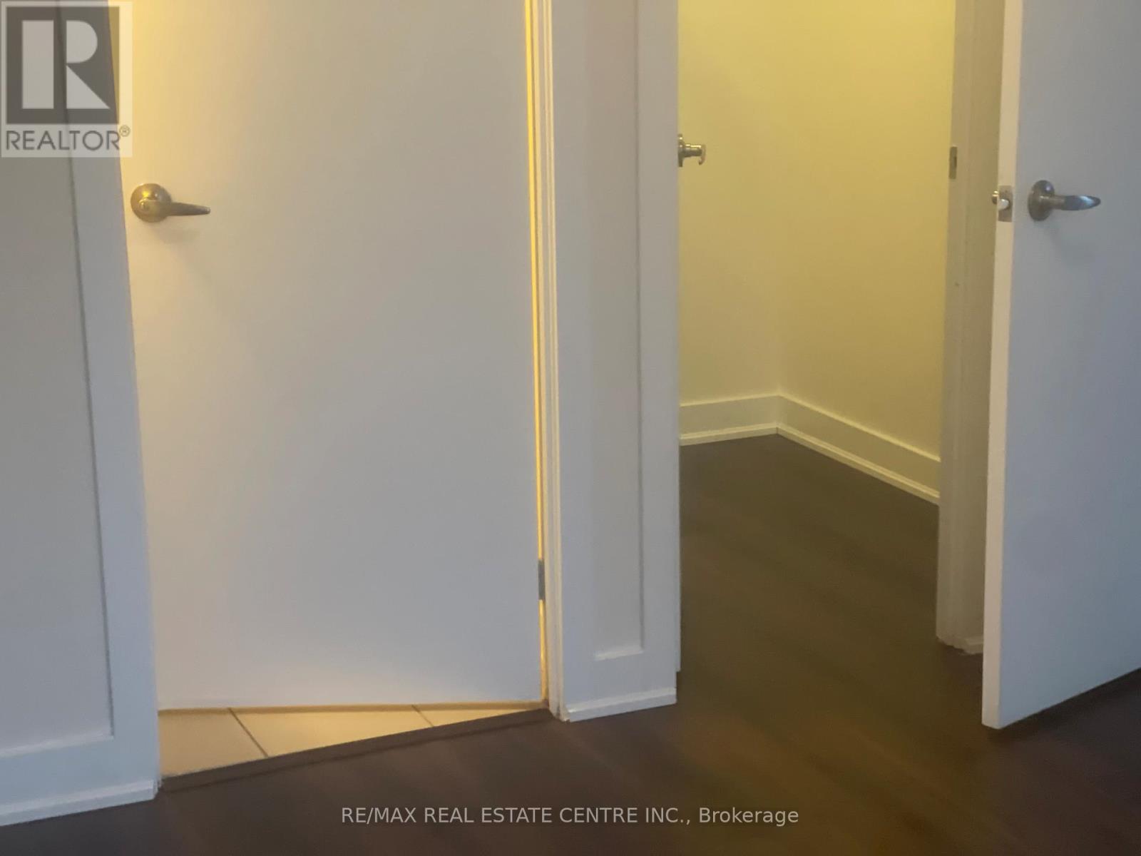 3207 - 4070 Confederation Parkway, Mississauga, Ontario  L5B 0E9 - Photo 16 - W12945594