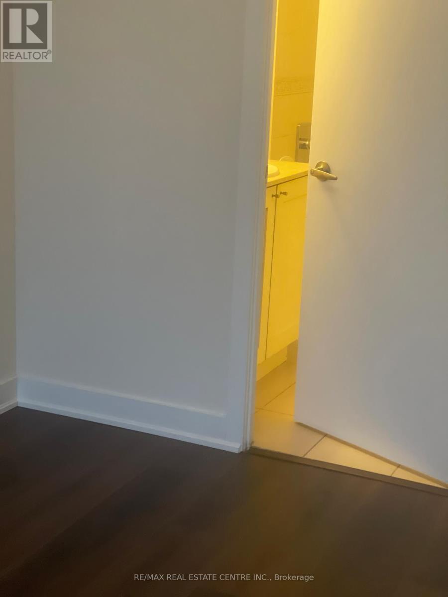 3207 - 4070 Confederation Parkway, Mississauga, Ontario  L5B 0E9 - Photo 17 - W12945594