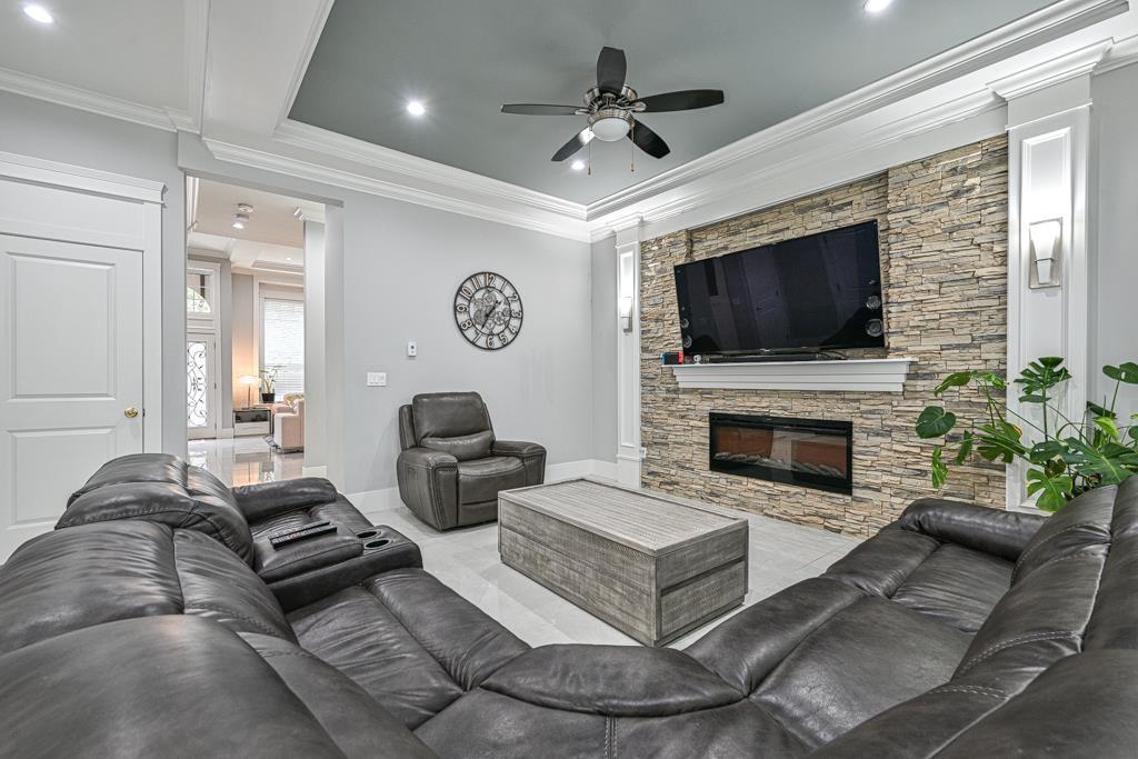 5916 139 Street, Surrey, British Columbia  V3X 0G6 - Photo 1 - R3091565