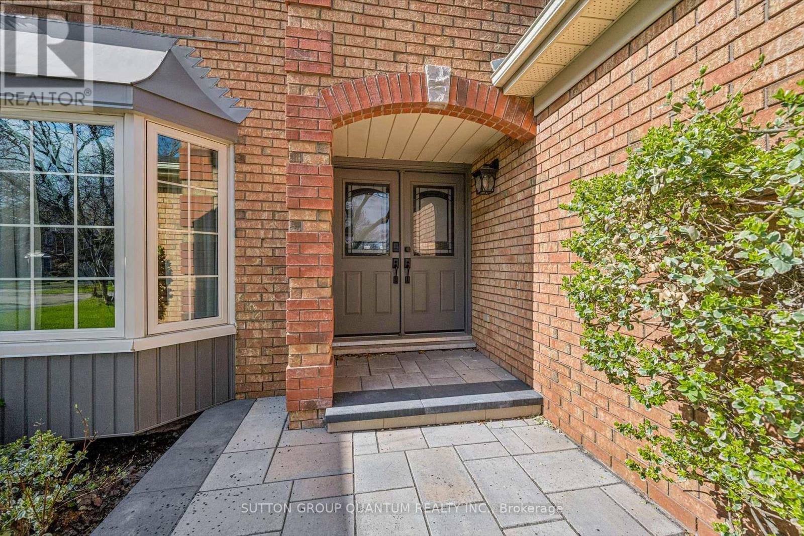 1496 Tanner Court, Oakville, Ontario  L6M 2Z3 - Photo 2 - W13043734