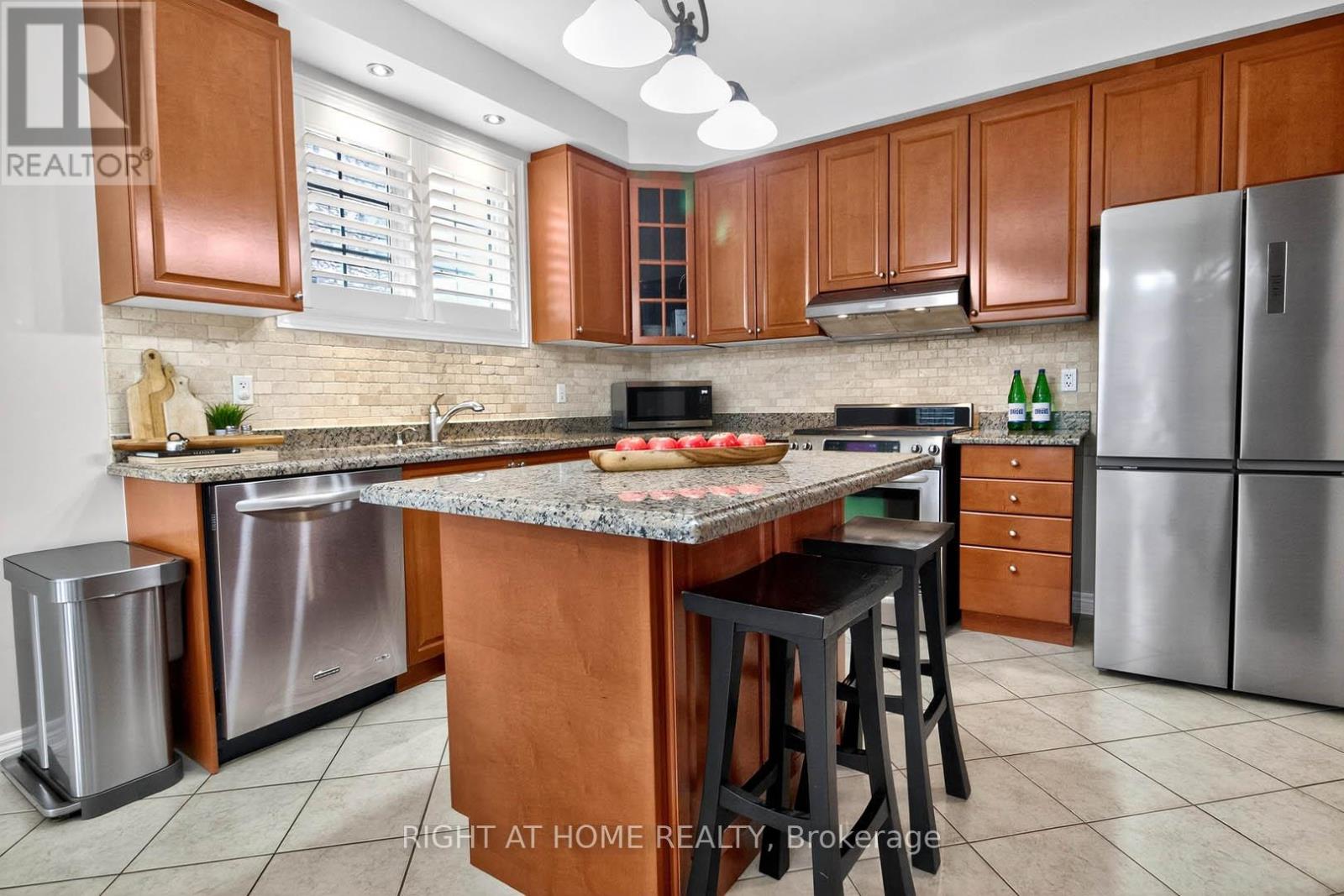 7 Messina Avenue, Brampton, Ontario  L6Y 0M6 - Photo 10 - W13043744