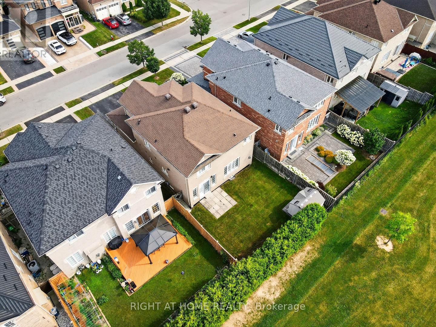 7 Messina Avenue, Brampton, Ontario  L6Y 0M6 - Photo 3 - W13043744