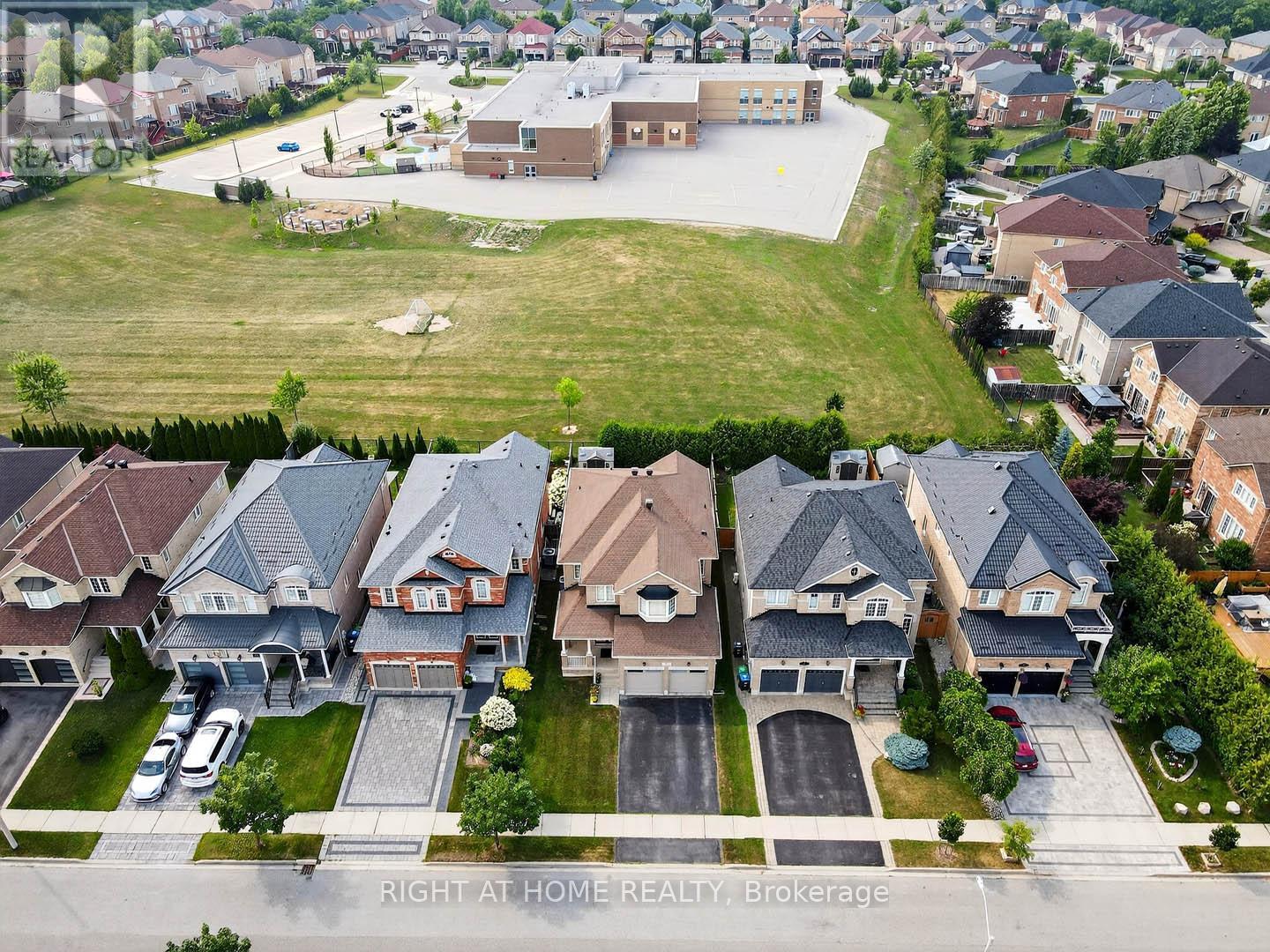 7 Messina Avenue, Brampton, Ontario  L6Y 0M6 - Photo 32 - W13043744