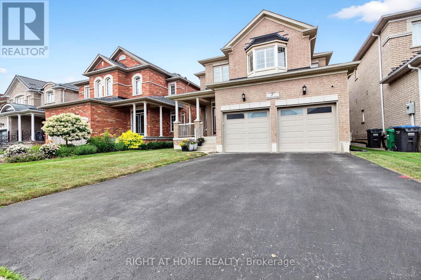 7 Messina Avenue, Brampton, Ontario  L6Y 0M6 - Photo 4 - W13043744