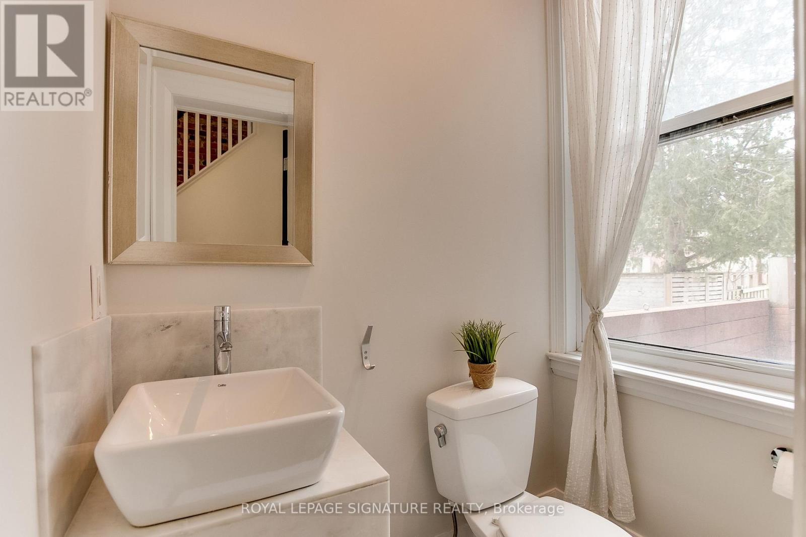 50 Gwynne Avenue, Toronto, Ontario  M6K 2C4 - Photo 20 - W13043756