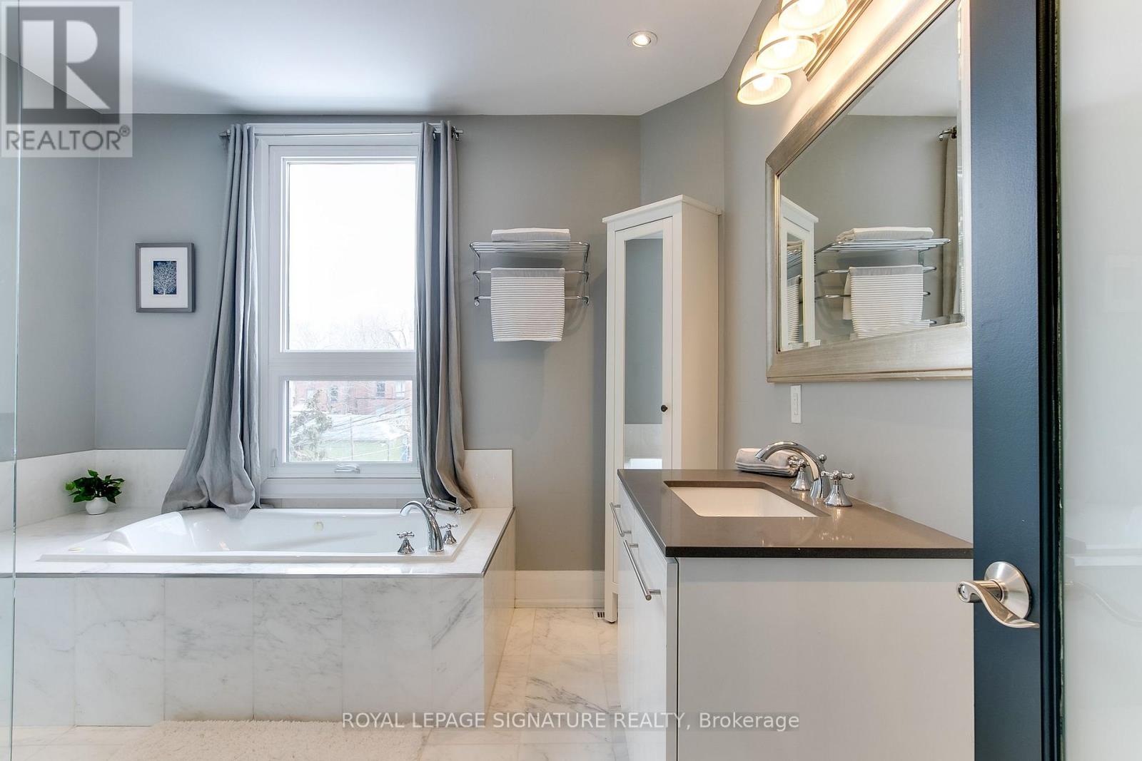 50 Gwynne Avenue, Toronto, Ontario  M6K 2C4 - Photo 37 - W13043756