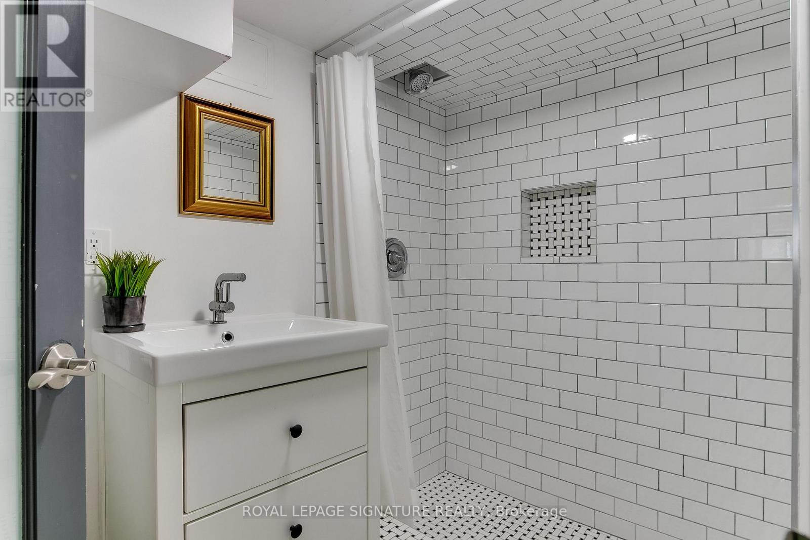 50 Gwynne Avenue, Toronto, Ontario  M6K 2C4 - Photo 47 - W13043756