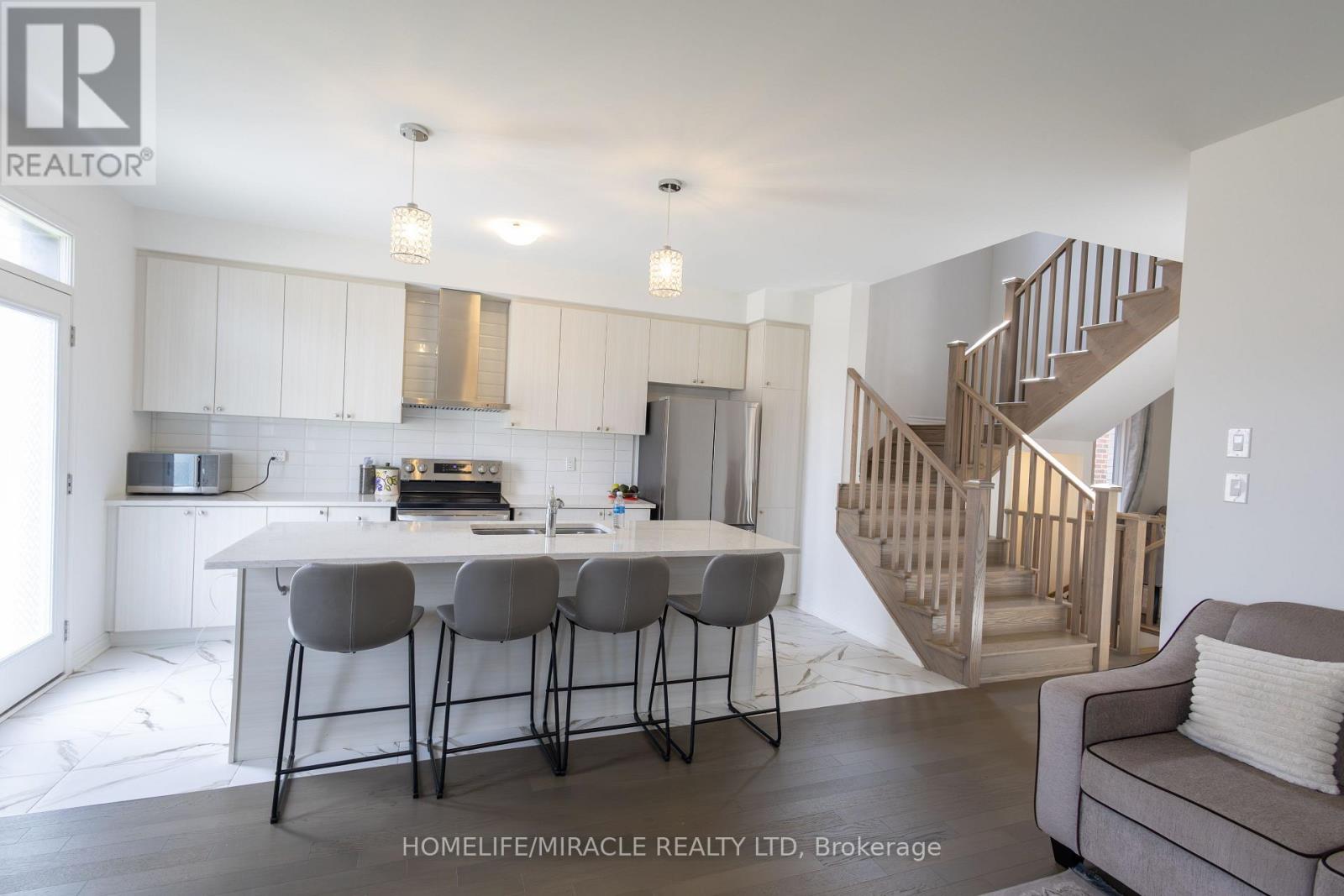 349 Marigold Court, Milton, Ontario  L9E 2B9 - Photo 6 - W13043786