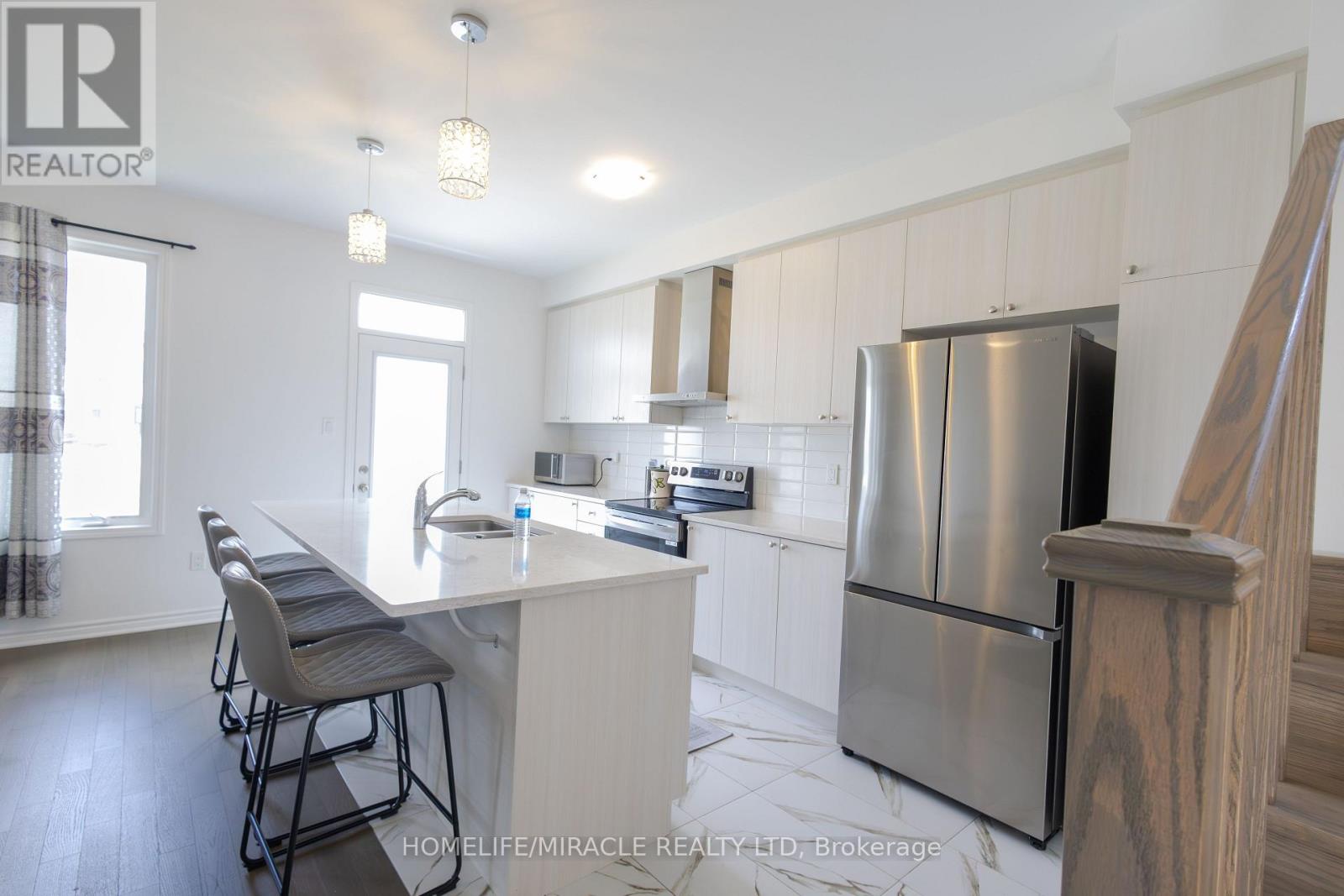 349 Marigold Court, Milton, Ontario  L9E 2B9 - Photo 7 - W13043786