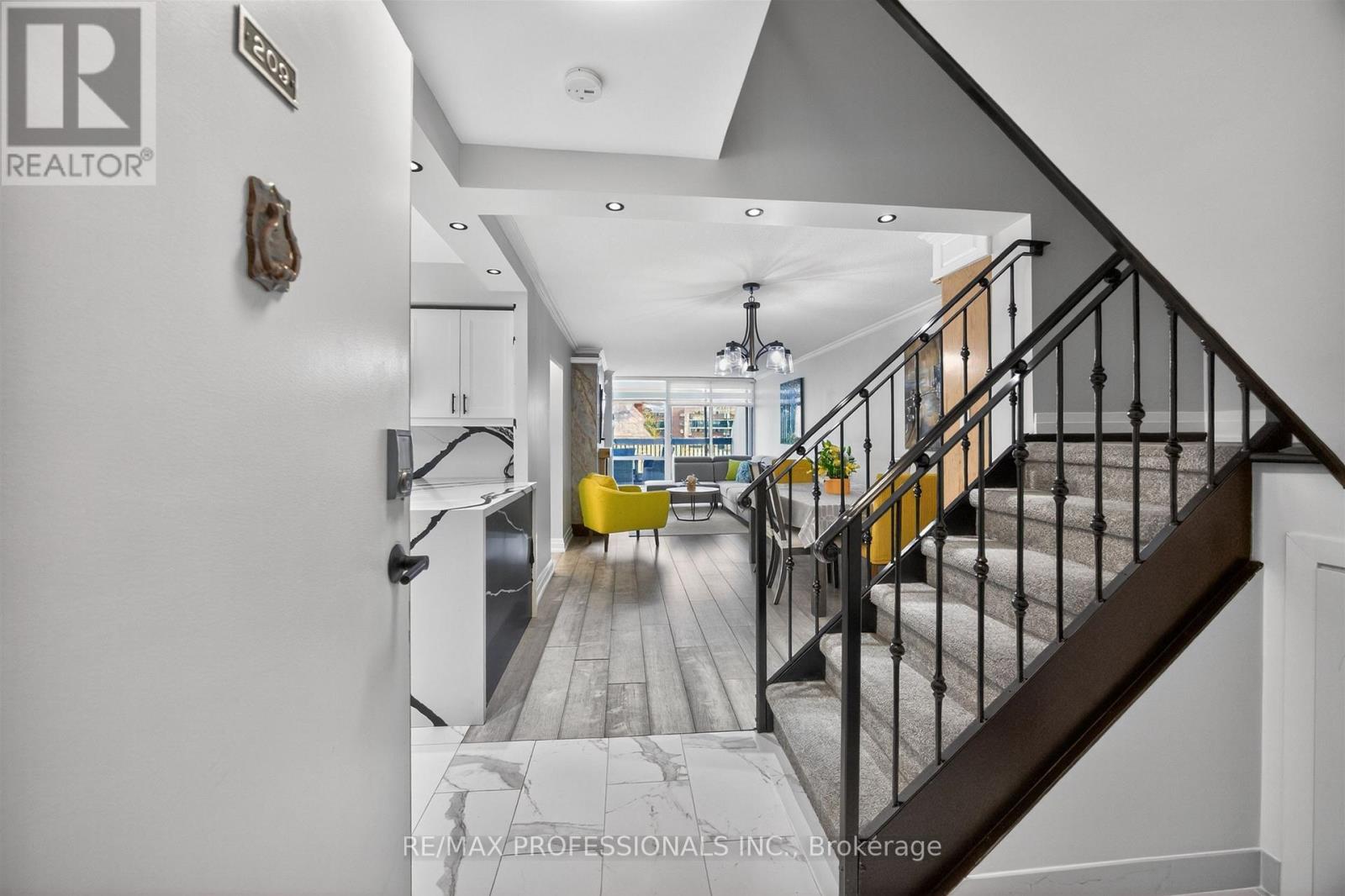 209 - 366 The East Mall, Toronto, Ontario  M9B 6C4 - Photo 2 - W13043804