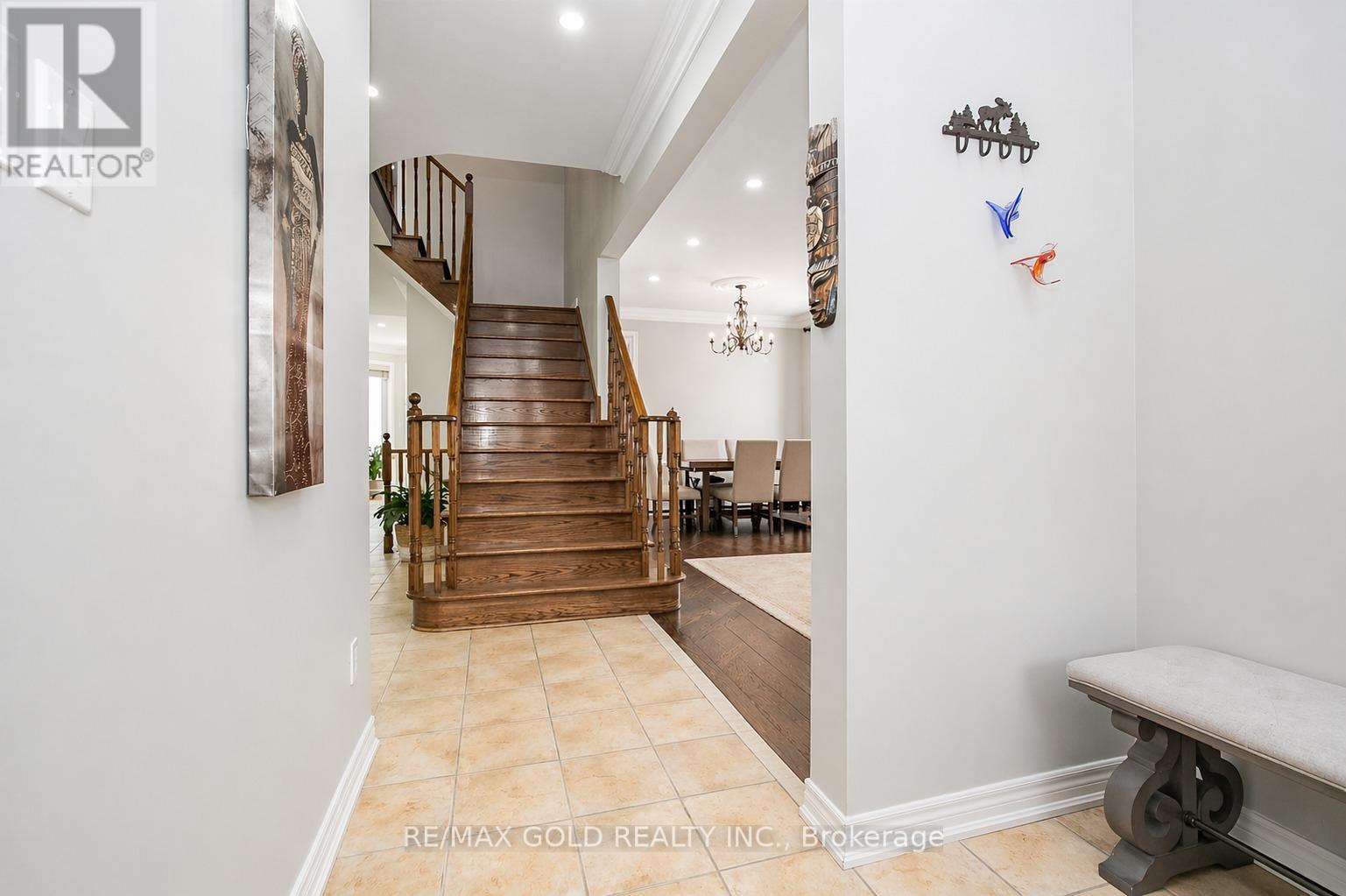 26 Hellyer Avenue, Brampton, Ontario  L6Y 0M3 - Photo 5 - W12958634