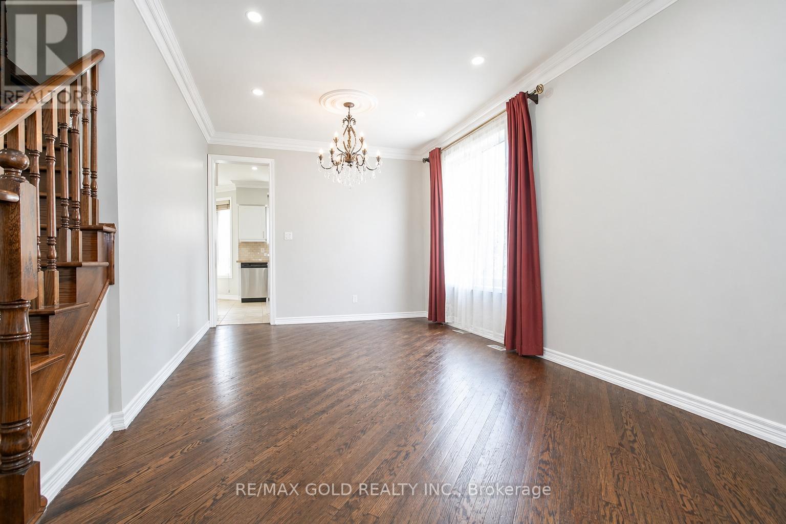 26 Hellyer Avenue, Brampton, Ontario  L6Y 0M3 - Photo 4 - W12958634