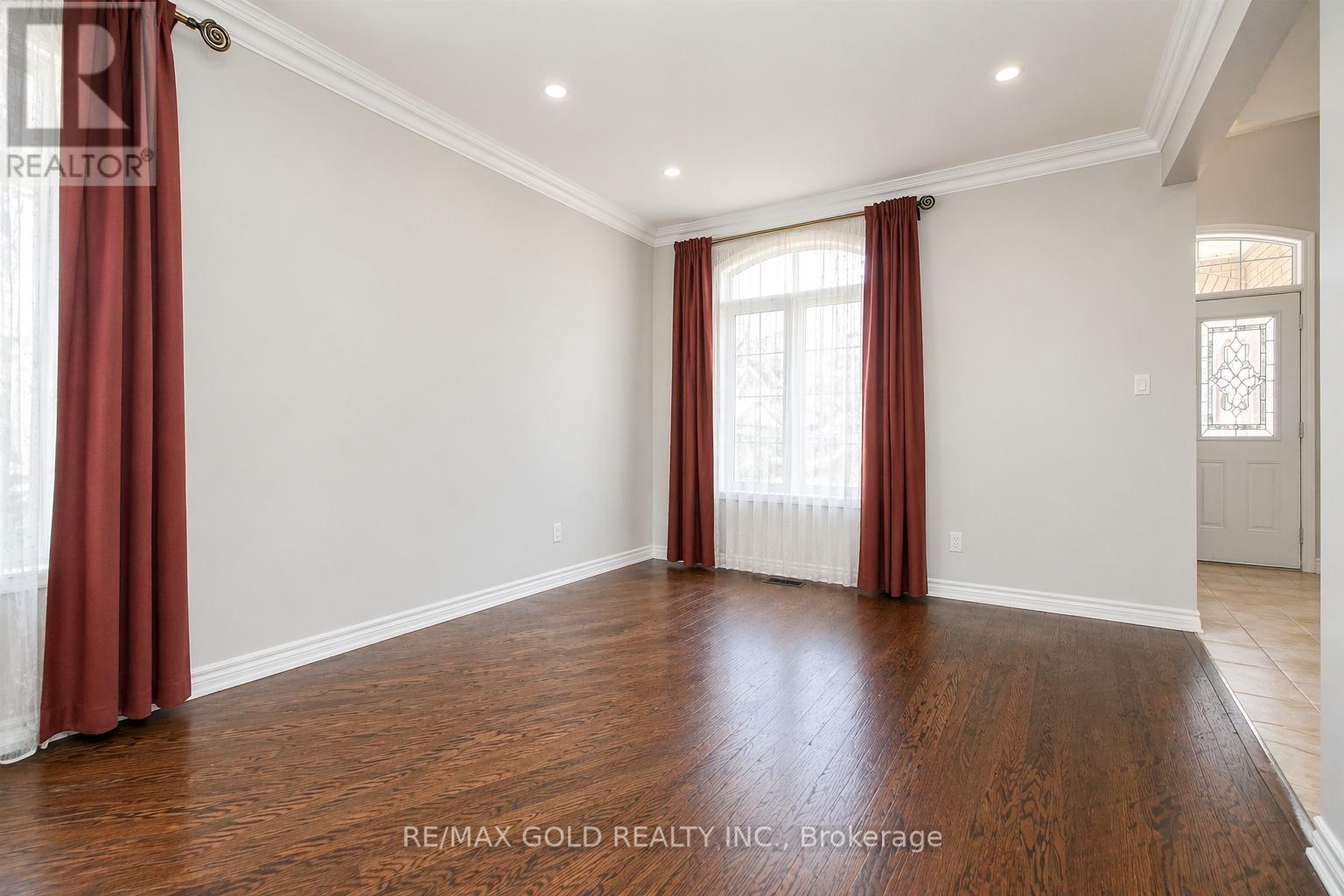 26 Hellyer Avenue, Brampton, Ontario  L6Y 0M3 - Photo 6 - W12958634