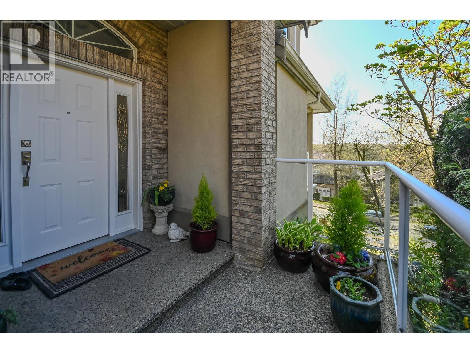 2 915 Fort Fraser Rise, Port Coquitlam, British Columbia  V3C 6K3 - Photo 2 - R3115372