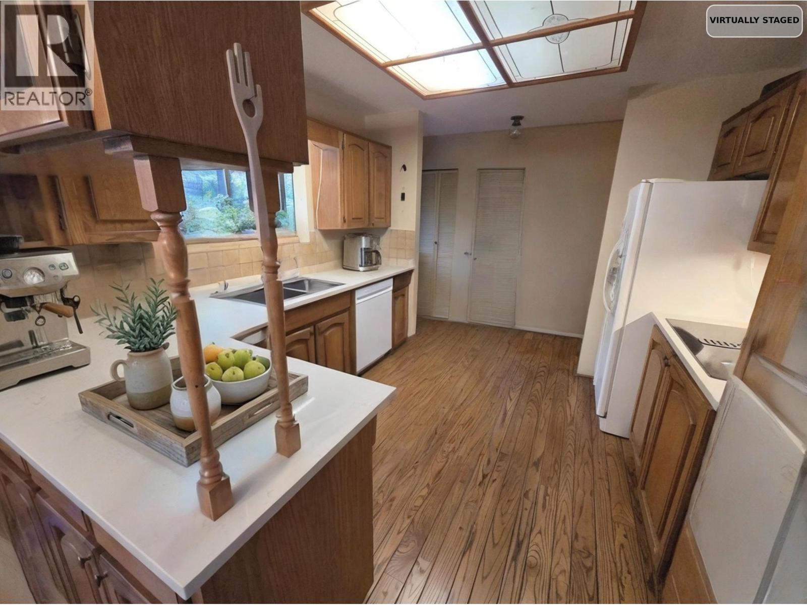 211 N WARWICK AVENUE, burnaby, British Columbia