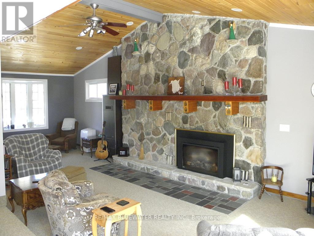 6386 Victoria Avenue, Lambton Shores, Ontario  N0N 1J2 - Photo 21 - X12849002