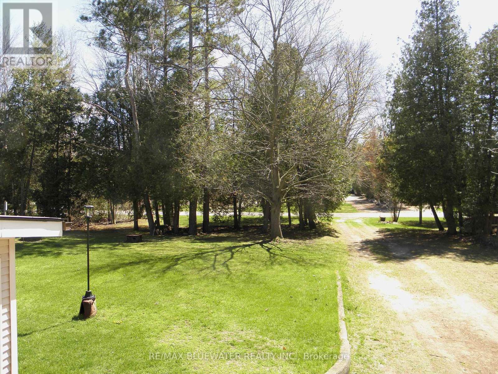 6386 Victoria Avenue, Lambton Shores, Ontario  N0N 1J2 - Photo 10 - X12849002