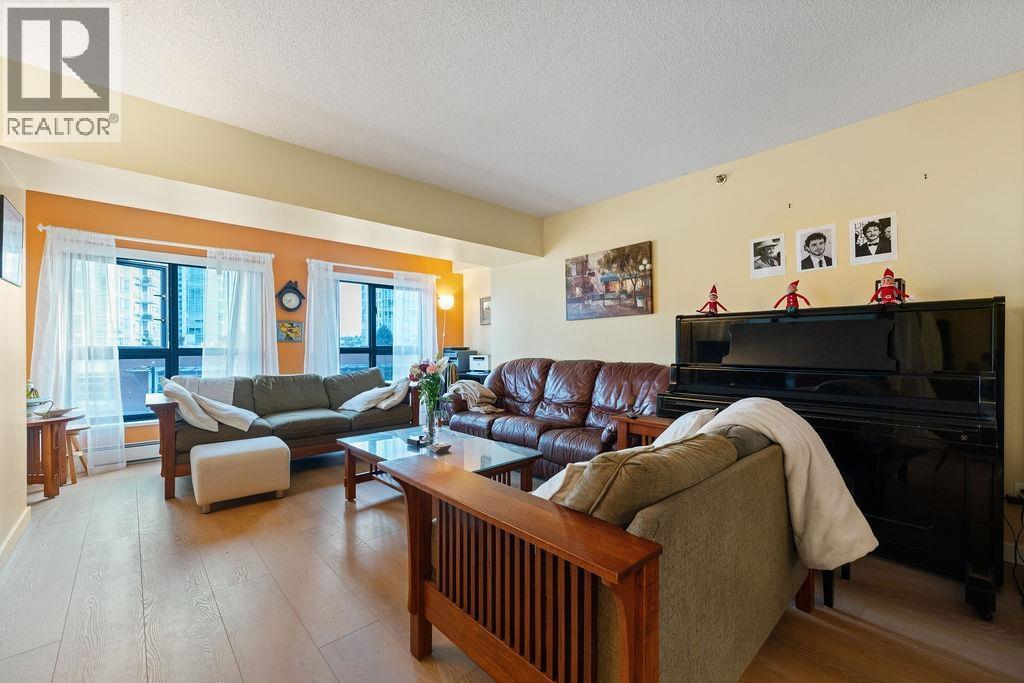 404 238 Alvin Narod Mews, Vancouver, British Columbia  V6B 5Z3 - Photo 2 - R3115774