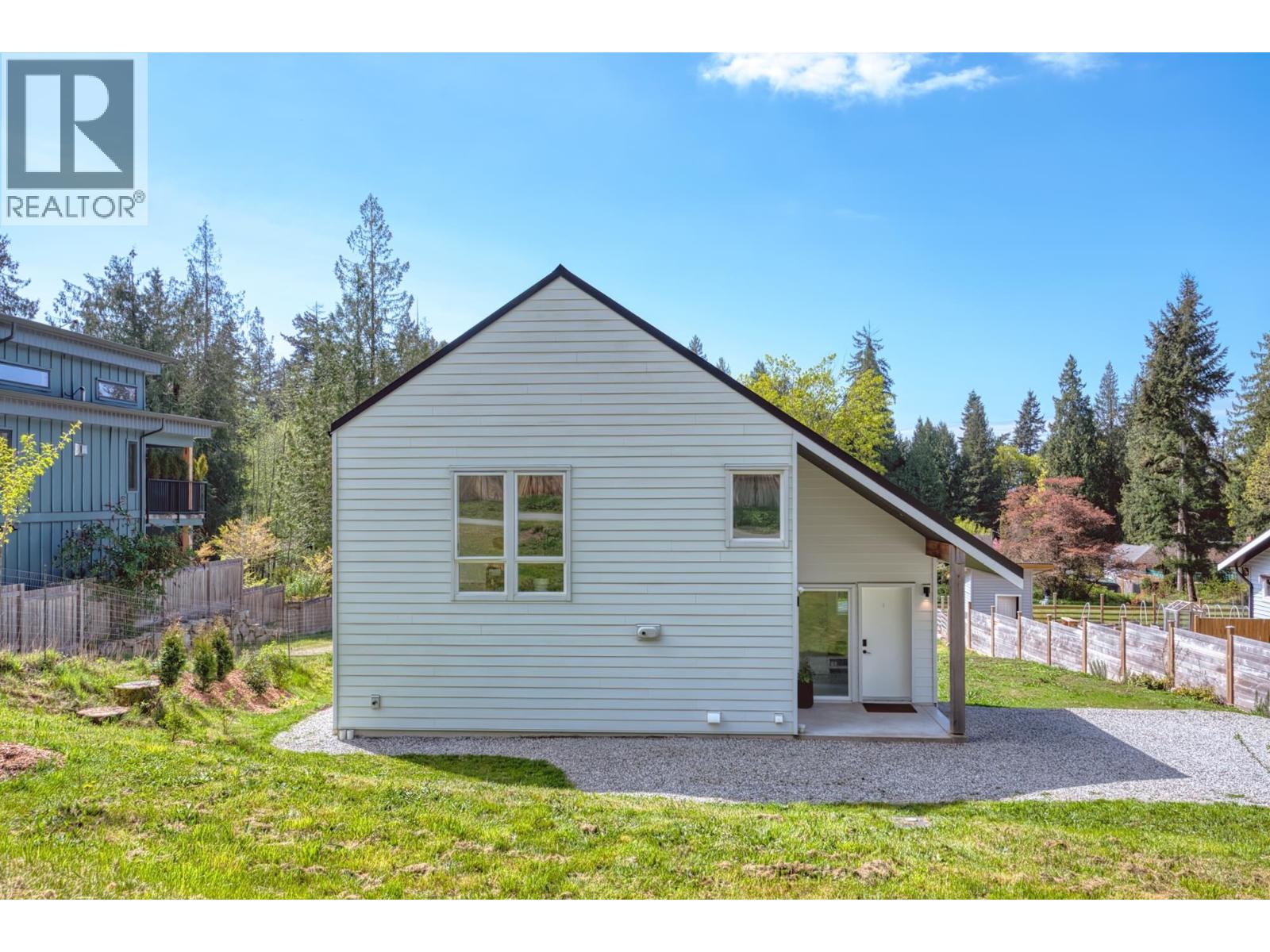 3477 Spruce Road, Roberts Creek, British Columbia  V0N 2W2 - Photo 1 - R3115776