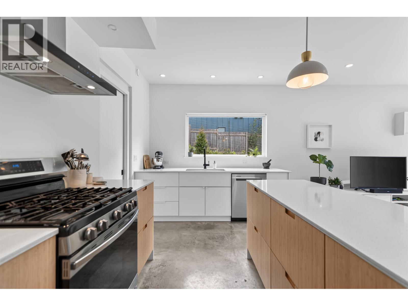 3477 Spruce Road, Roberts Creek, British Columbia  V0N 2W2 - Photo 12 - R3115776