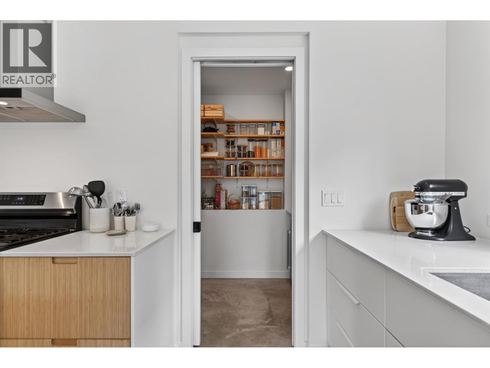 3477 Spruce Road, Roberts Creek, British Columbia  V0N 2W2 - Photo 13 - R3115776