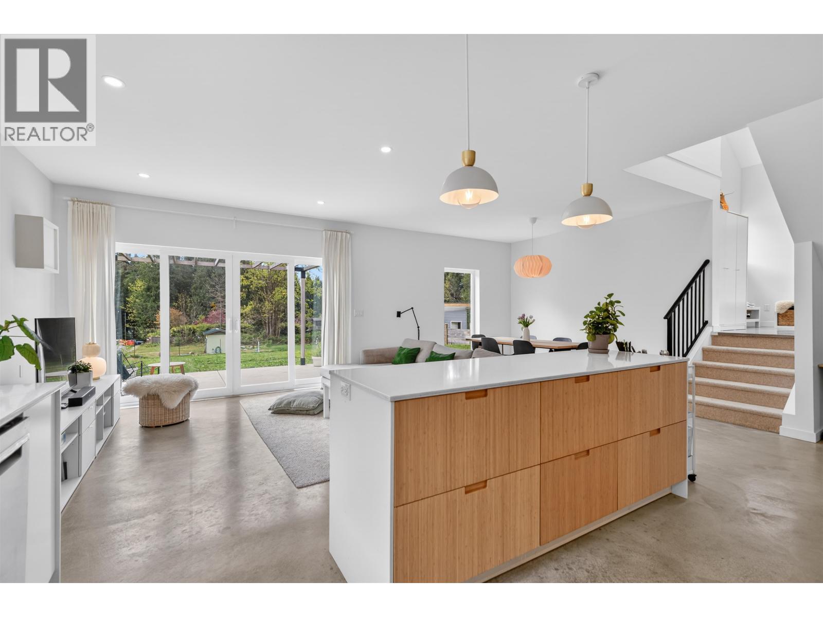 3477 Spruce Road, Roberts Creek, British Columbia  V0N 2W2 - Photo 15 - R3115776