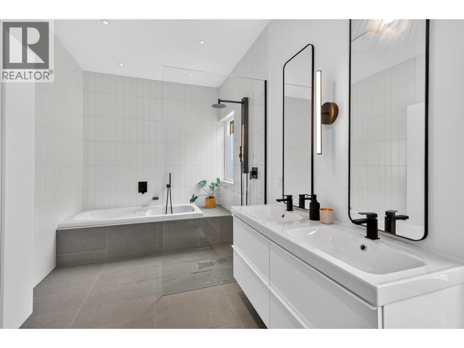 3477 Spruce Road, Roberts Creek, British Columbia  V0N 2W2 - Photo 18 - R3115776