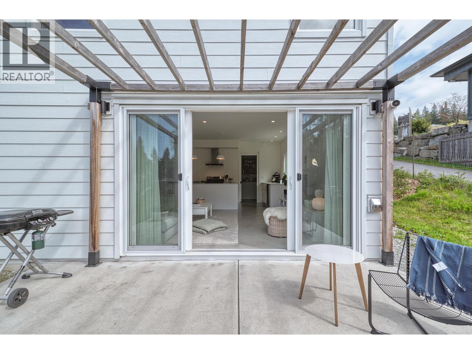 3477 Spruce Road, Roberts Creek, British Columbia  V0N 2W2 - Photo 27 - R3115776