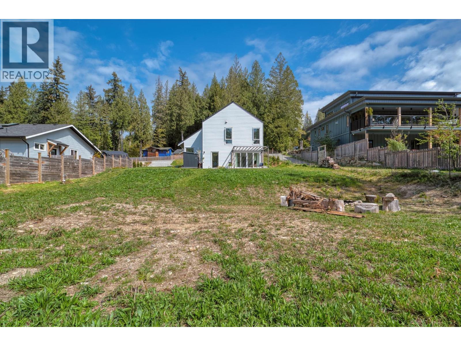 3477 Spruce Road, Roberts Creek, British Columbia  V0N 2W2 - Photo 28 - R3115776