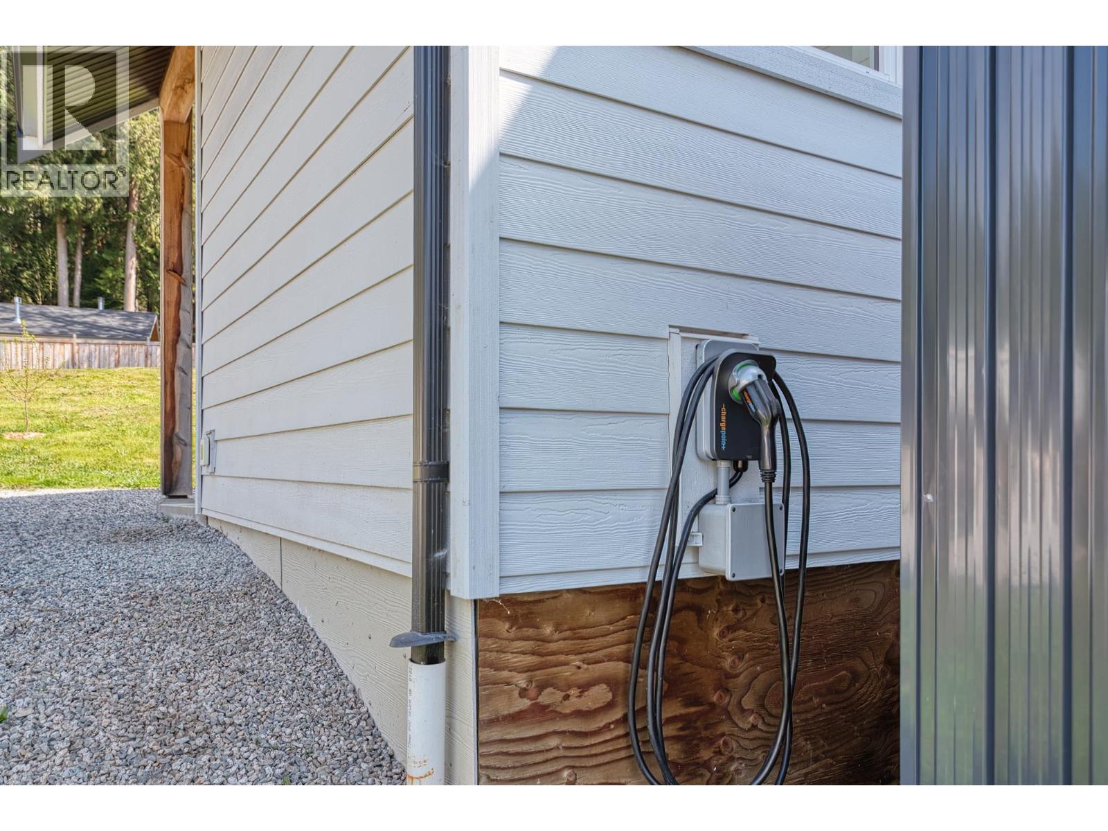 3477 Spruce Road, Roberts Creek, British Columbia  V0N 2W2 - Photo 32 - R3115776