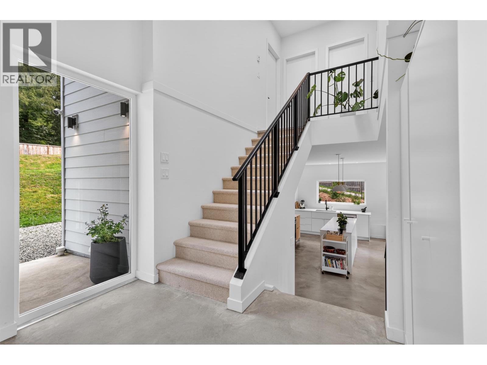 3477 Spruce Road, Roberts Creek, British Columbia  V0N 2W2 - Photo 4 - R3115776