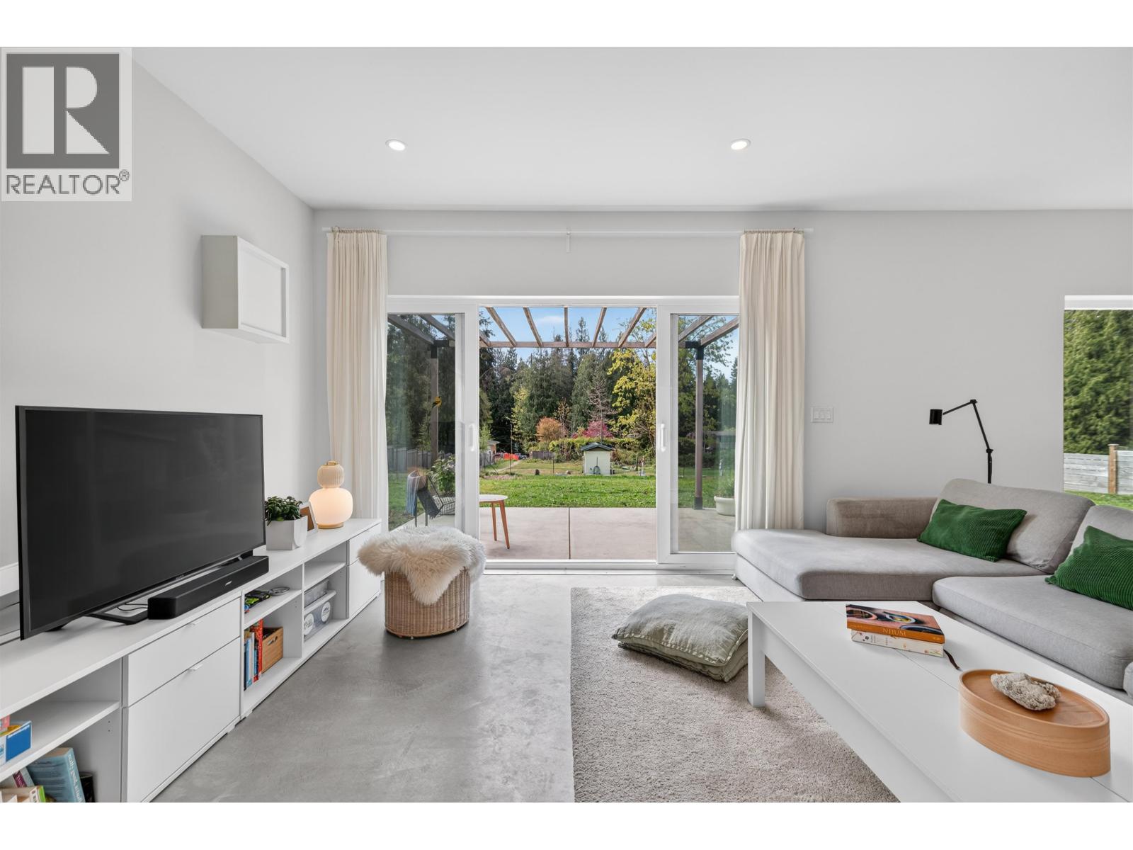 3477 Spruce Road, Roberts Creek, British Columbia  V0N 2W2 - Photo 8 - R3115776