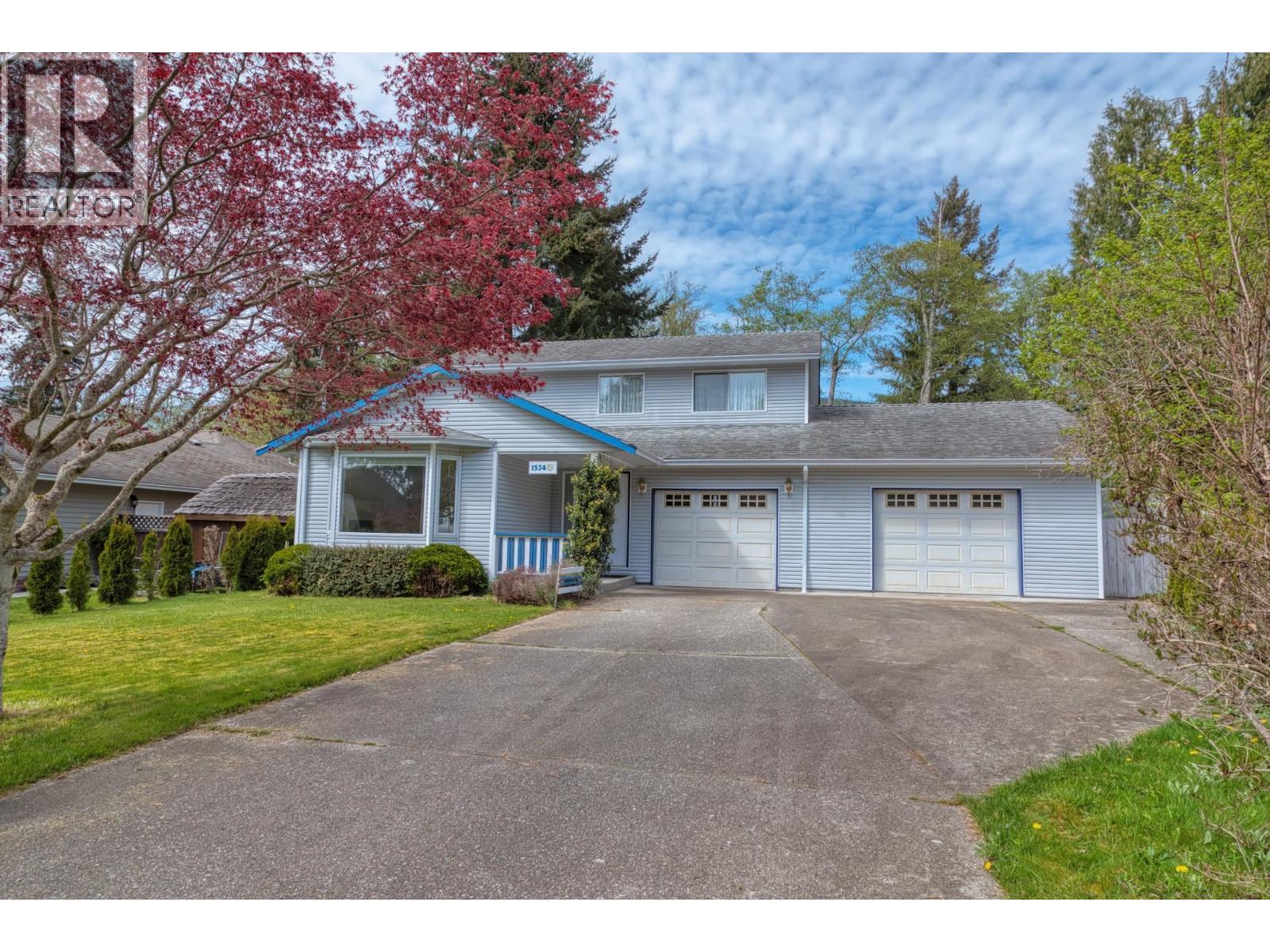 1534 Cypress Way, Gibsons, British Columbia  V0N 1V5 - Photo 1 - R3115778