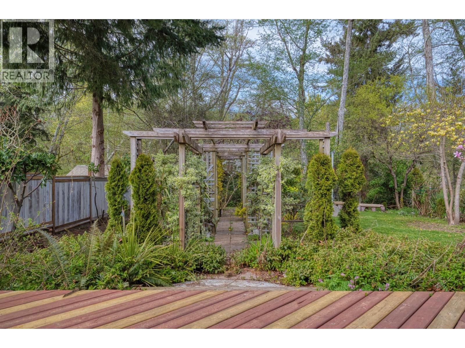 1534 Cypress Way, Gibsons, British Columbia  V0N 1V5 - Photo 14 - R3115778