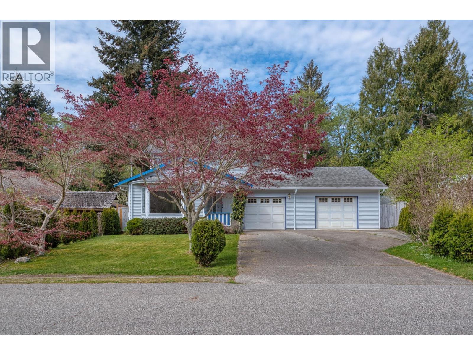 1534 Cypress Way, Gibsons, British Columbia  V0N 1V5 - Photo 3 - R3115778