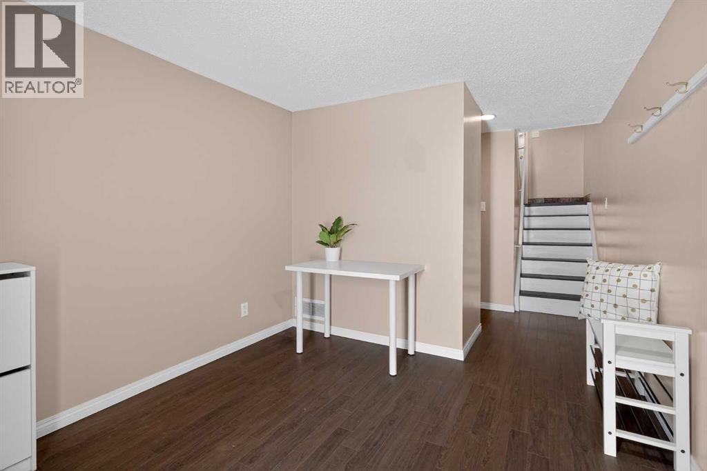 10304 Braeside Drive SW, Calgary, Alberta  T2W 1B4 - Photo 5 - A2302238